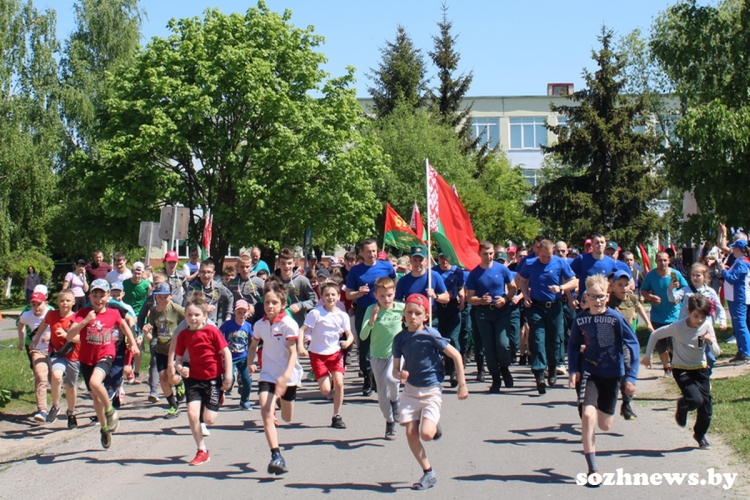 Государственные символы, единство, спорт: жители Гомельского района присоединились к областному легкоатлетическому забегу