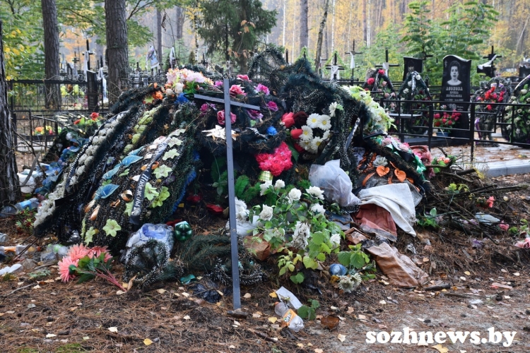 Почему гражданское кладбище  в Осовино замусорено, узнавали журналисты "Маяка"