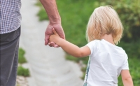 Долг по крови: почему родители, заботу о чьих детях взяло на себя государство, не исполняют свои обязанности?