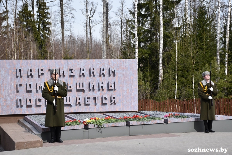 На Партизанской криничке прошел митинг, посвященный старту 100-дневного отсчета до дня освобождения Беларуси от немецко-фашистских захватчиков