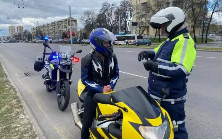 В Беларуси проводится Единый день безопасности дорожного движения под названием «На вело, мото и мопеде заедем в лето без трагедий!»