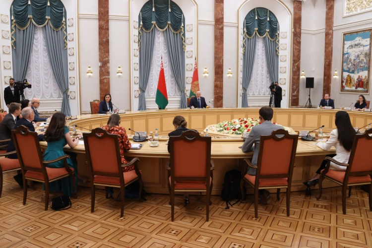 Урок геополитики для западных СМИ. О чем Президент говорил с журналистами