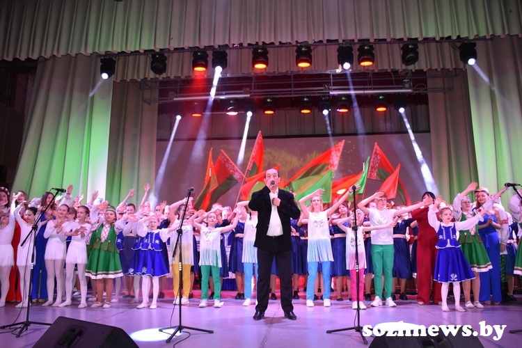 Все творческие коллективы района — на одной сцене