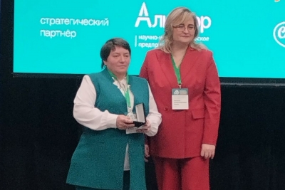 «Беларусь аграрная. Молочная ферма»: на Международном форуме оператор машинного доения из ОАО «Птицефабрика «Рассвет» Нина Кумицкая награждена знаком отличия
