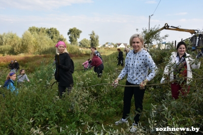 Работа спорится: в Гомельском районе прошел субботник