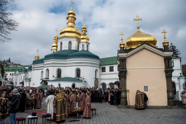 Ничего святого: в Украине  продолжаются гонения на православную церковь и ее прихожан