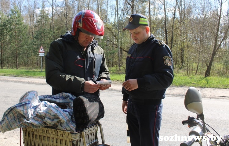 Журналист "Маяка" отправилась с сотрудниками ГАИ в рейд по профилактике ДТП на мотоциклах и велосипедах