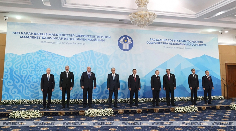 Лукашенко в Бишкеке принимает участие в саммите СНГ