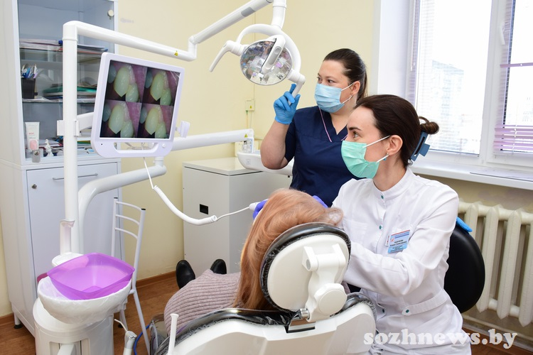 Ксения Казачкова и Надежда Ярмош за работой