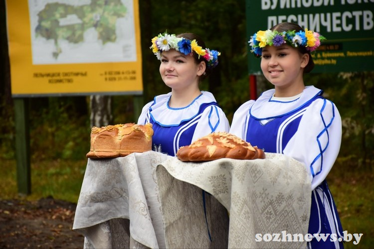 Представителей Гомельского района встретили на границе Мозырского и Лельчицкого районов.