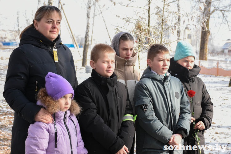 4d84f8ef8aef7a (13).jpg